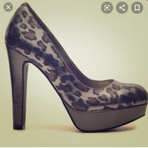 Guess Metallic platform heels